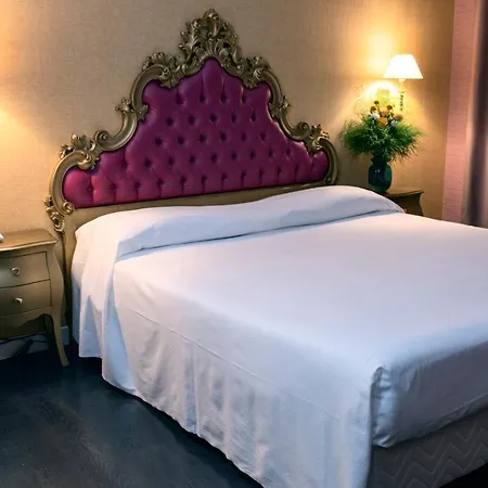 - Flower Motel