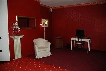 - Flower Motel