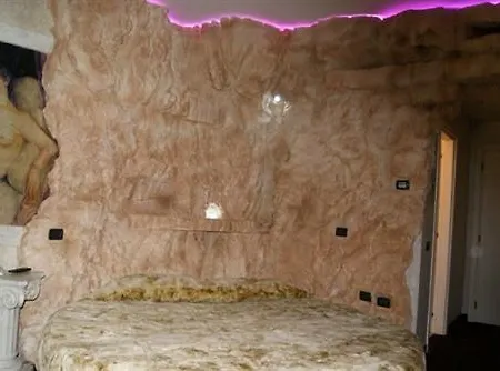 - Flower Motel Gropello Cairoli