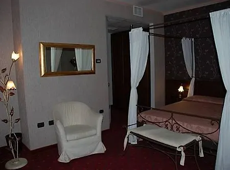 - Flower Motel 3*