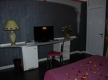 Motel - Flower